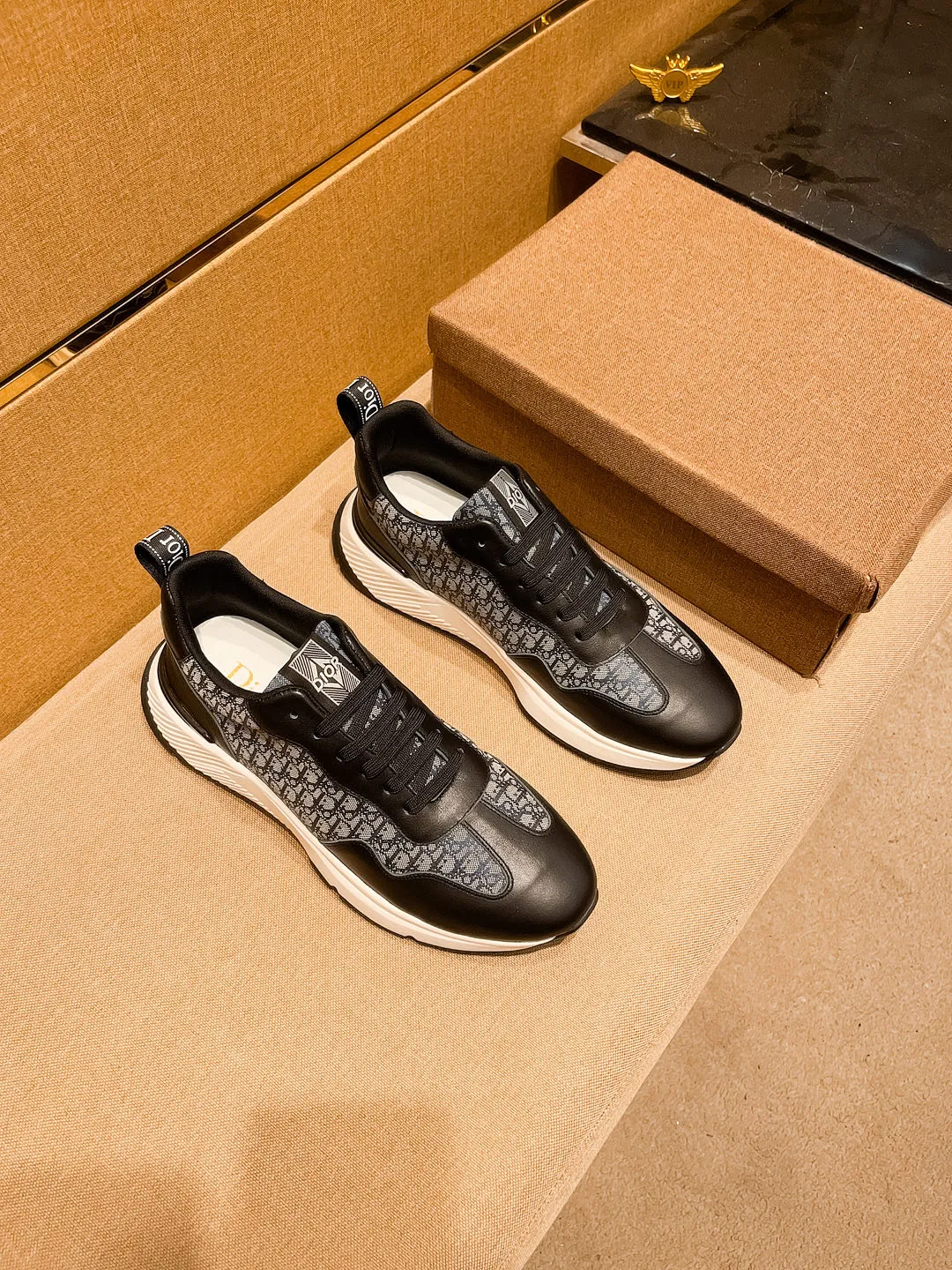 Men's shoes💰 460💰🔥[Dior]🔥Men's high-end brand of shoes official website 1:1 latest masterpiece: the upper is made of Italian imported first-layer cowhide with a comfortable and breathable lining➕original non-slip and wear-resistant outsole🔥, making walking more convenient and comfortable! An exclusive new model, a stunning work, a beautiful 1:1 replica [color] compared to the official quality! Create a fashionable personality to set off your uniqueness! A must-have for trendy men! Classic🔥Size: 38-44 Color: 🔥 2⃣️colors available🔥